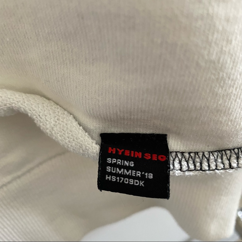 Hyein Seo Sweatshirt - Picture 2 of 4